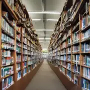 校内图书馆有多少册藏书可供借阅使用？