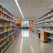 在校园内有什么设施可以供学生们使用例如运动场图书馆等？