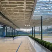 北京高中体育学校的校园里有哪些体育场馆设施?