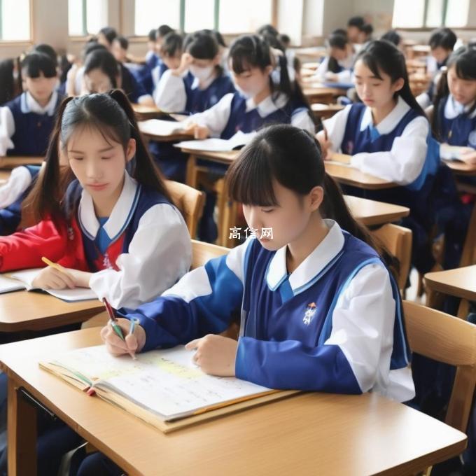 年四川省普通高中毕业生招生考试中文科类考生平均分是多少？